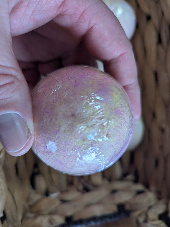 Honeysuckle bath bombs product image (1)