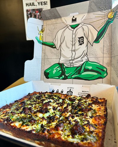 Don’t let the @tigers get HOT 🔥 

(Assembly line w/ spinach, @grandecheesefoodservice mozz, pesto base, white onion, feta, @m...
