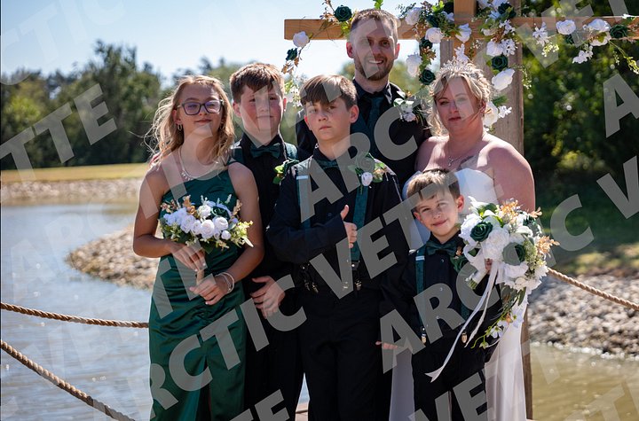 Arctic Vette Family Wedding Photo 2 product image (1)