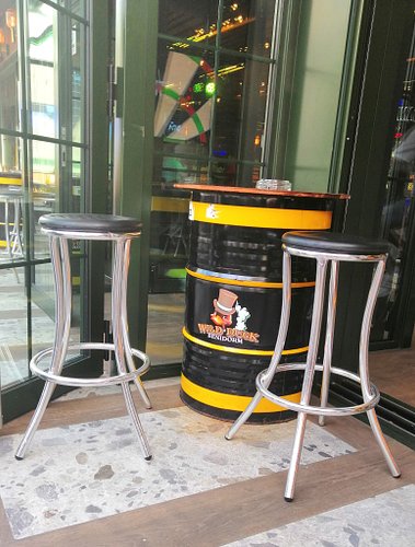 Couple seats left outside the great Wild Duck 😁 #benidorm #party #happyhour #drinks