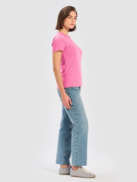 Photo showing Gildan Women's Basic Softstyle T-Shirt