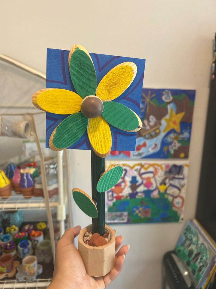 Indoor magnetic flower sculpture #4 product image (1)
