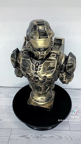 10 days of work, condensed into 3 minutes.

This 10-inch Master Chief bust started as a raw 3D print and went through extensi...