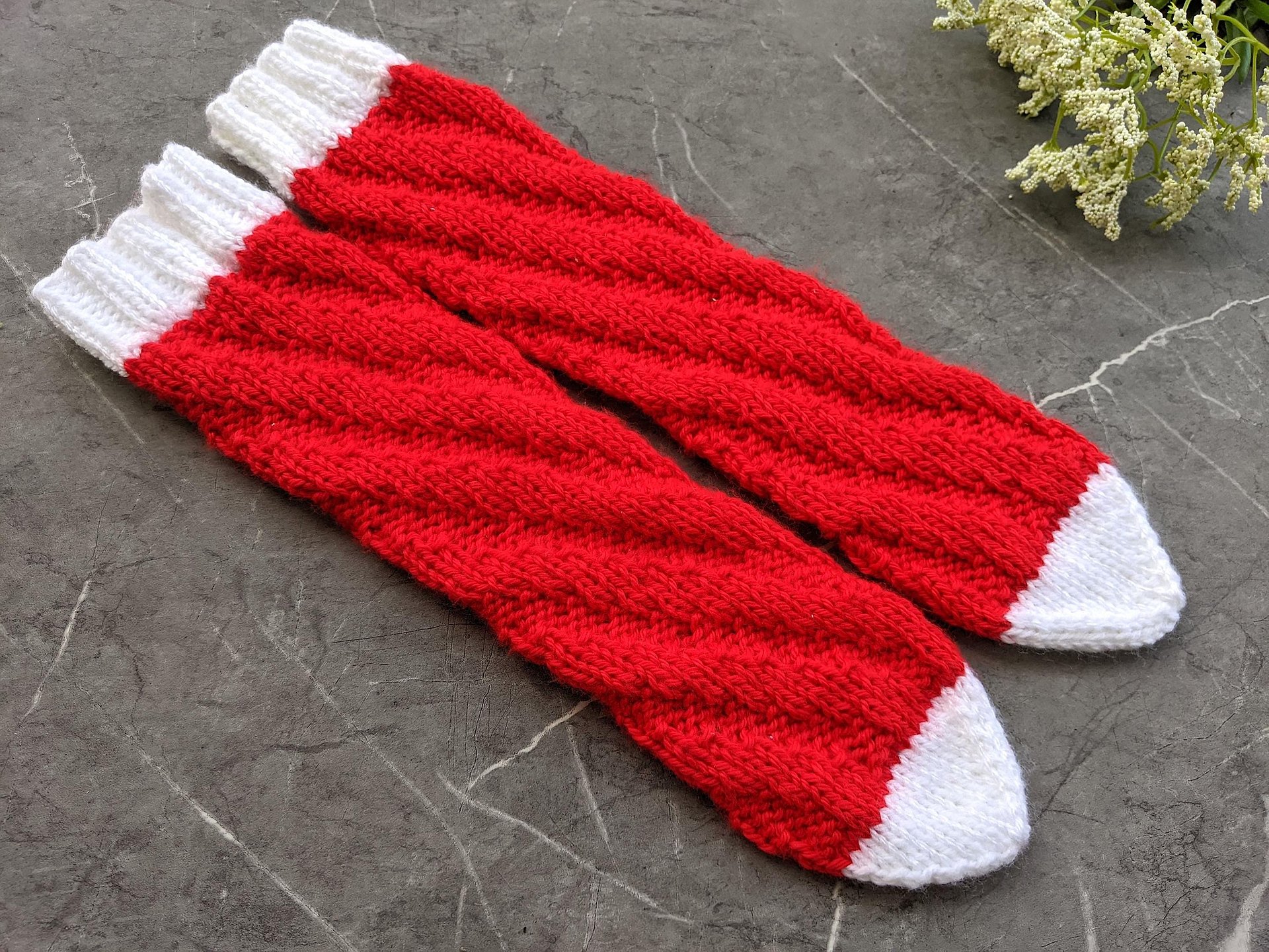 Knit Spiral No-Heel Christmas Socks Pattern product image (3)