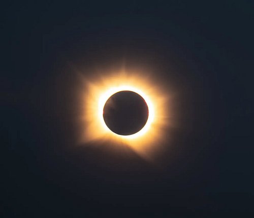 Voici les premières photos de l’éclipse du 12 août 2026. J’arrive toujours pas à croire ce que j’ai vu hier… 🤯
Je me suis lan...