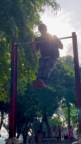 My first 10 muscle ups, to improve 😁 
Thanks to my coach @jakycoja 🙏🏻🔥
#muscleup #calisthenics #muscleup