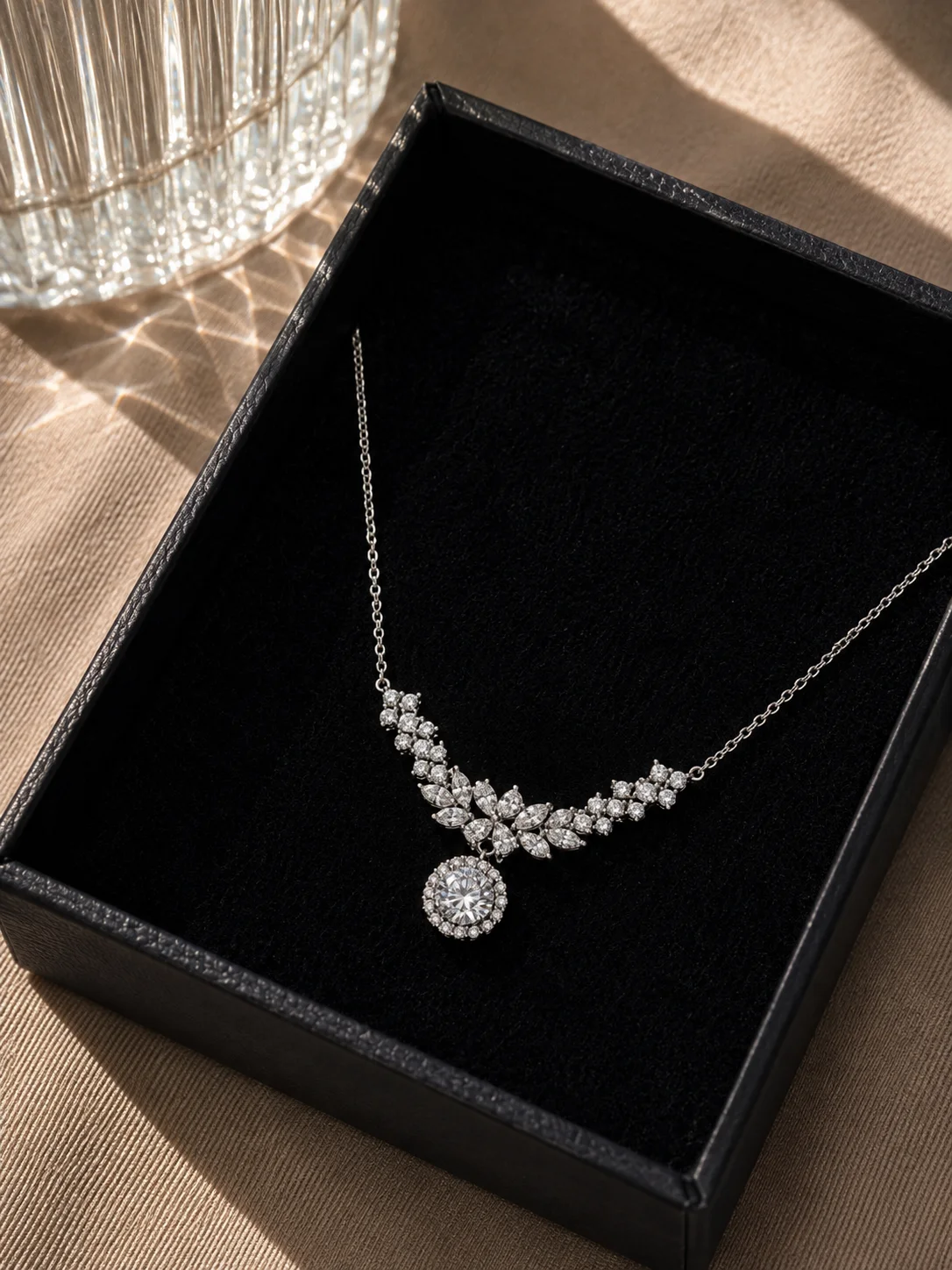 Laurel Necklace product image (6)