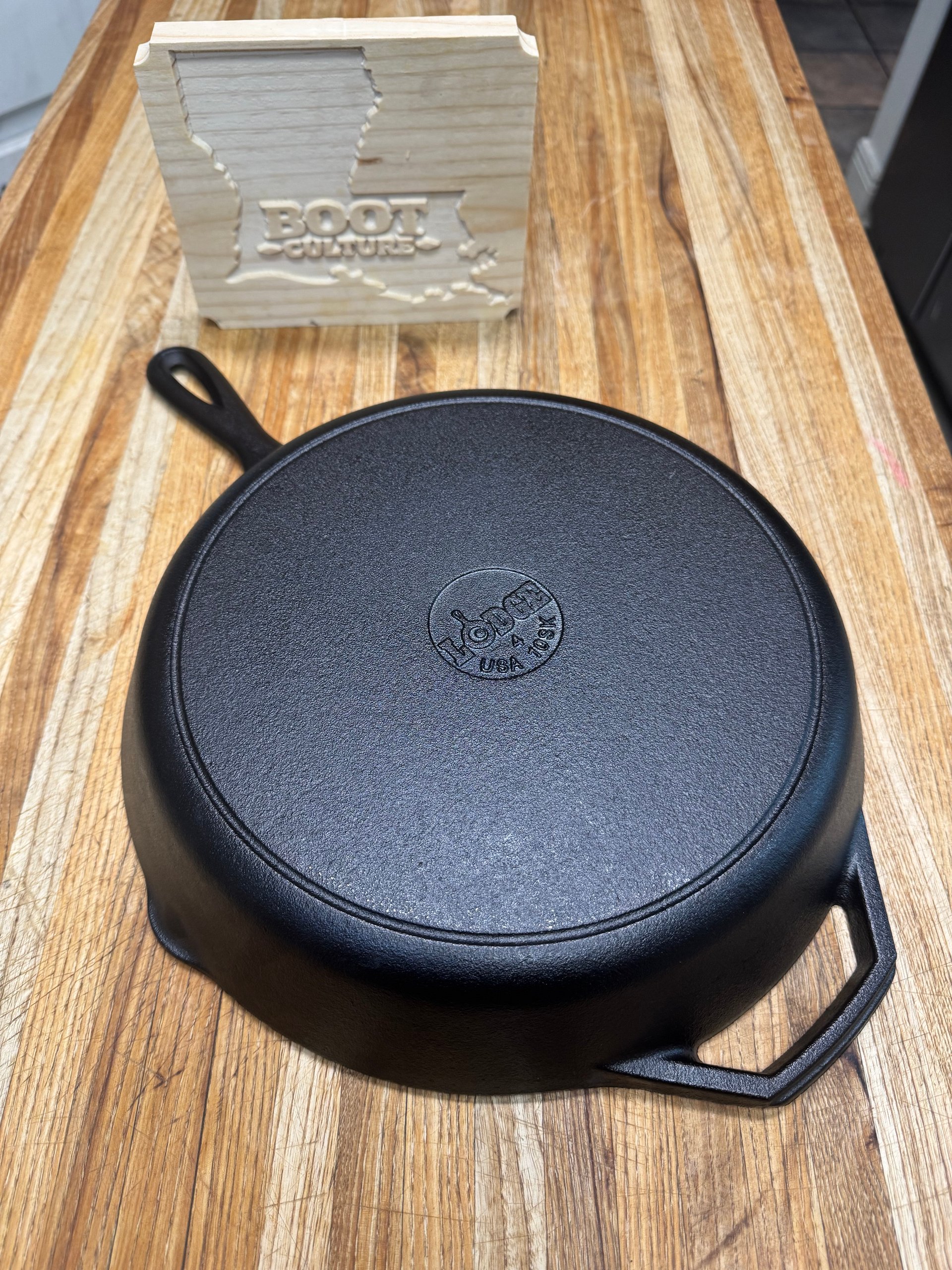 Modern Lodge #10 Cast Iron Skillet (SOLD) product image (2)