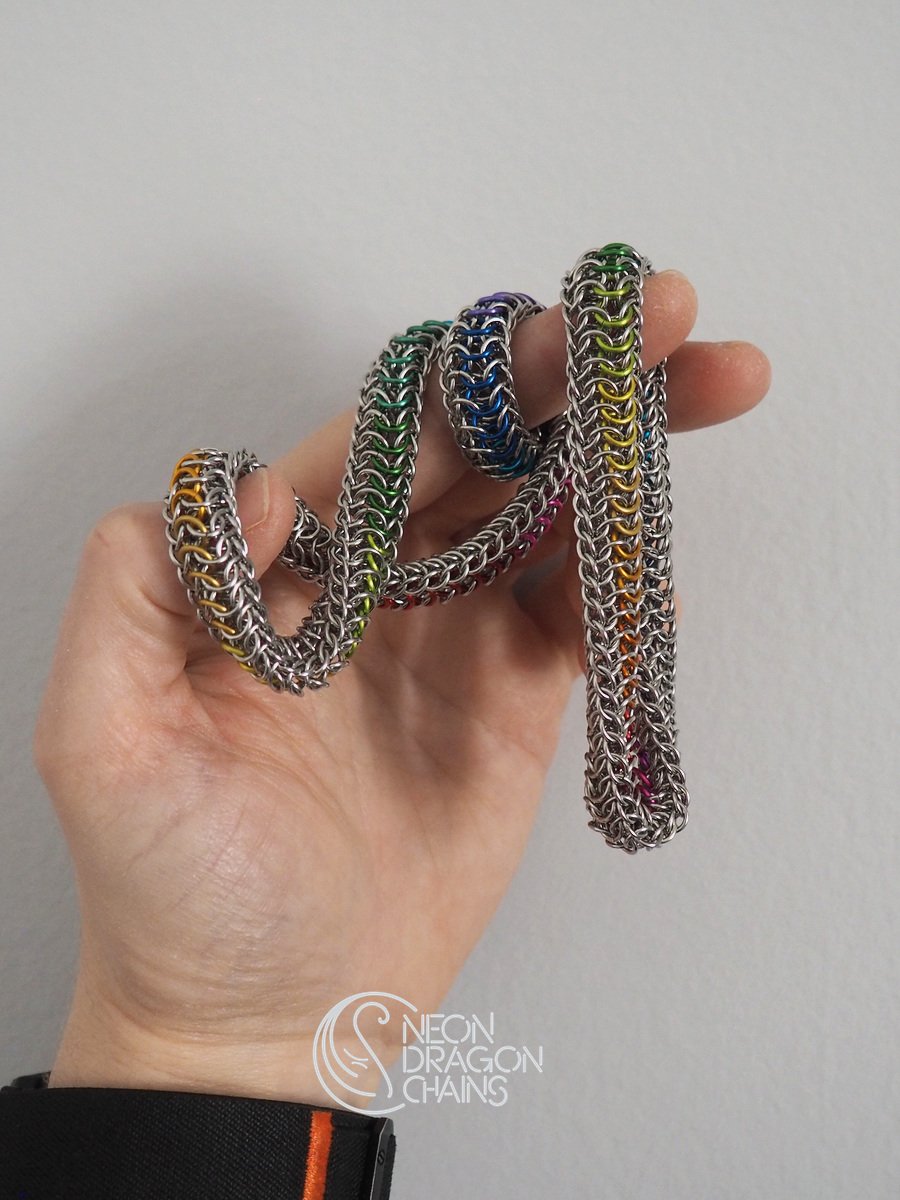 Mobius Fidget Toy / Rainbow Chrome product image (5)