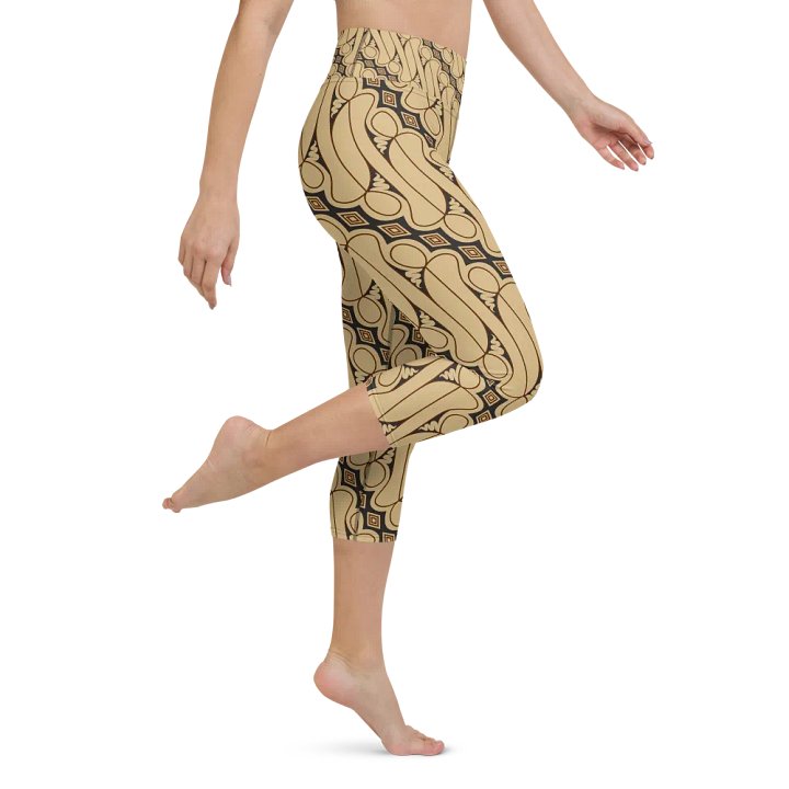 Batik Parang Rusak Capri Yoga Leggings product image (1)