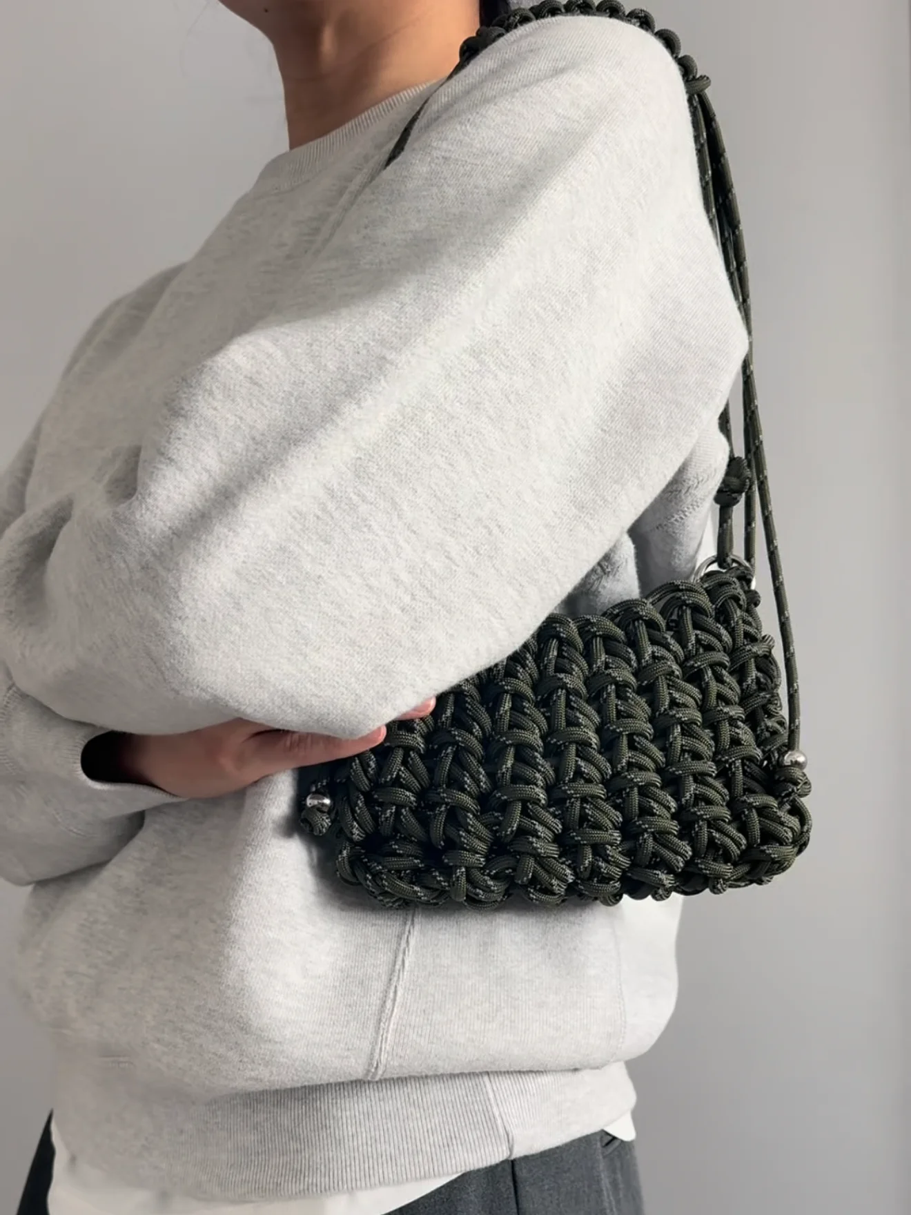 EMAN | The Easy Slouch Bag in Olive product image (3)