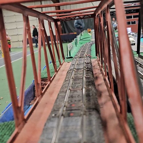 Going throw a bridge. #trainshow #OT&WTrainShow #OT&WTrainShow2024 #modelrailroad