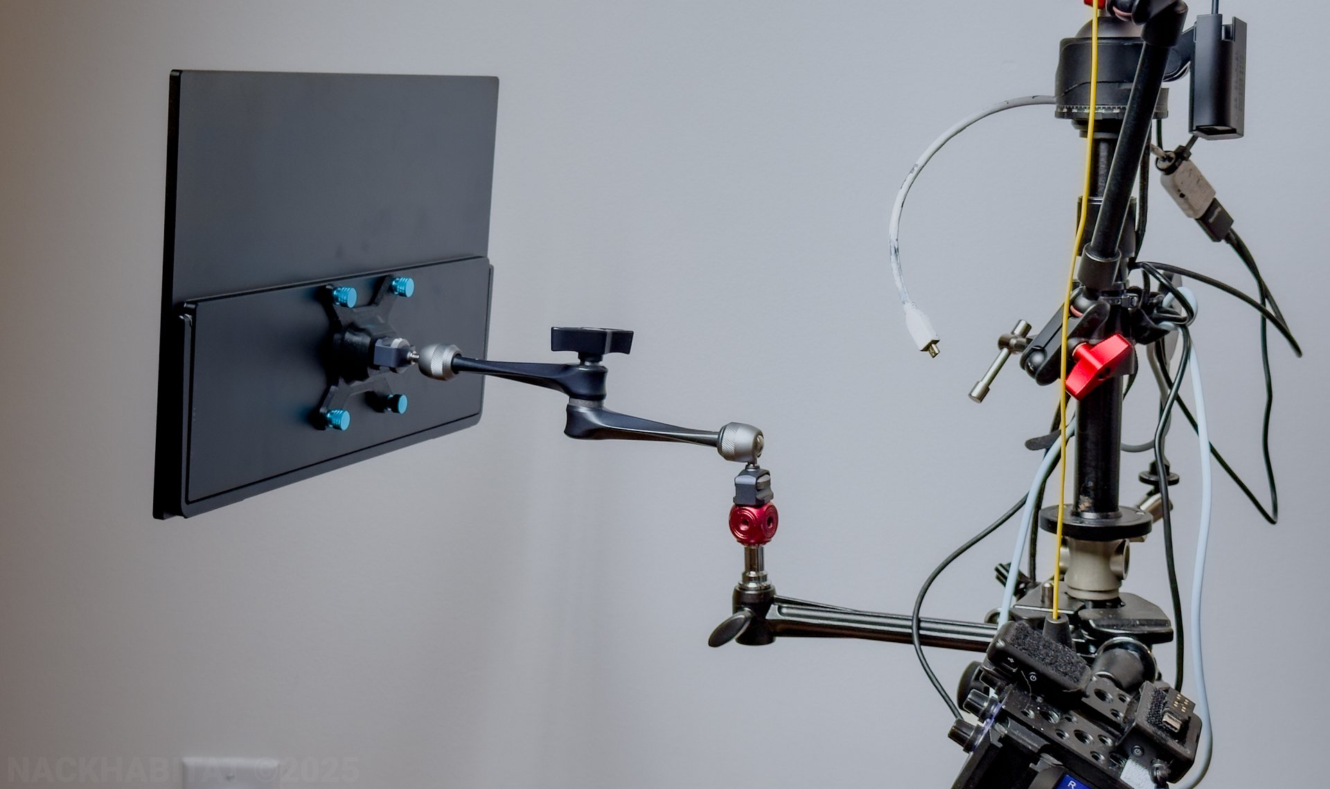 VESA 75mm to 1/4"-20 Adapter (4-screw) product image (6)