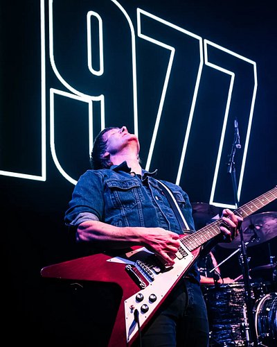 ASH — LIVE AT LION ARTS FACTORY, ADELAIDE.

BURN BABY BURN.

Fuck me.

ASH walked into Lion Arts Factory last night and absol...