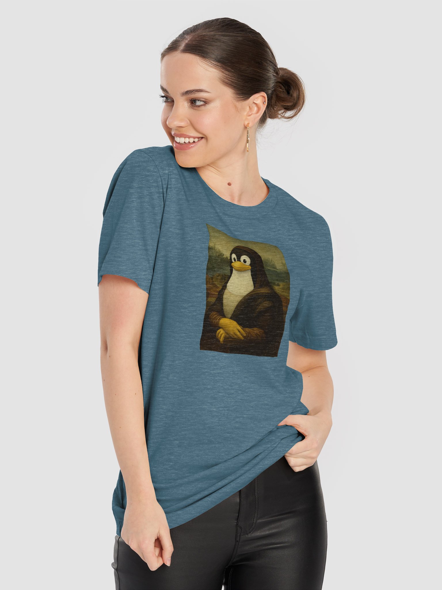 "Mona Tuxa" T-Shirt product image (5)