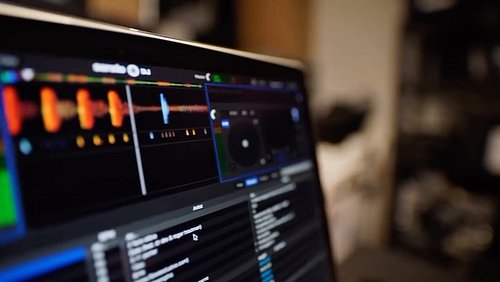 Thelen Audio l Promo Video 
 
Book on CueUp, Yelp or Google! 

#thelenaudio #dj #steubenville #audio #thelen