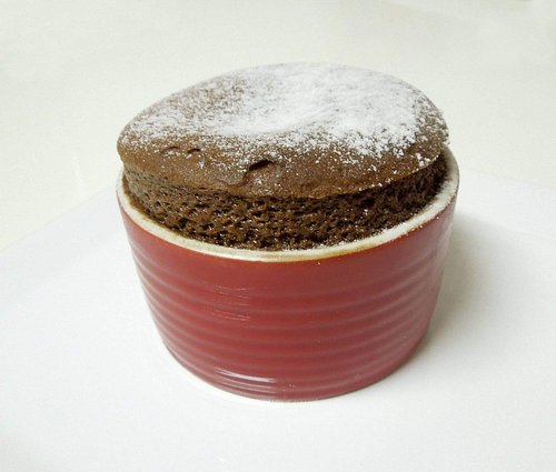 Soufflés chocolat et fève Tonka

Le soufflé au chocolat est de ces desserts qui impressionnent à table alors qu’ils tiennent ...