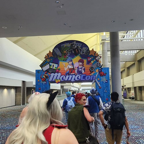 MOMOCON was so memorable! Got to run into some Glitch people and some Nerdcore artists that ive worked with or just vibed aro...