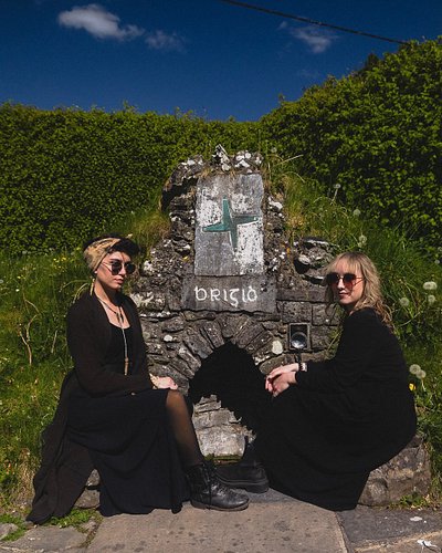 Come with @weemosswitch and I to celebrate Beltane in Ireland 🍀the vlog is live, and Shaun has a vlog up as well!