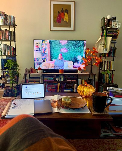 Sunny October Sunday! Time for coffee, #BlackBookTube and checking in with DEEZ books. 
It’s the last week of #GlockTober and...