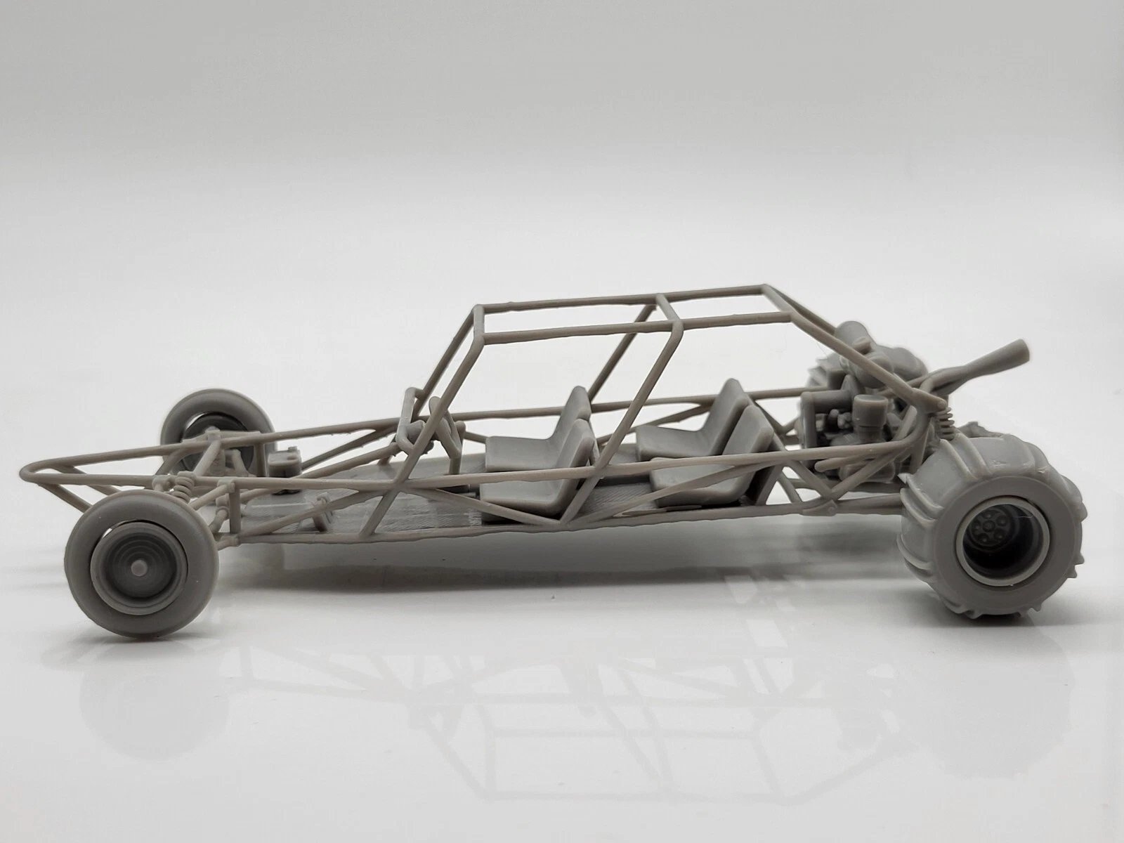 Four-seater Old School Dune Buggy Fully Detailed 1/25 Scale Model Kit product image (1)
