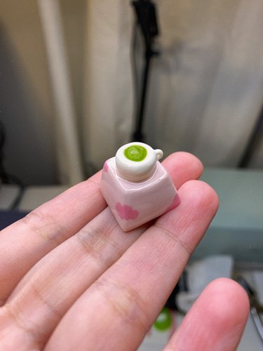 remember when I made this teeny tiny matcha keycap? 🍵 
oh the joy i get from making tiny things 🥰
.
.
.
#polymerclaycreations...