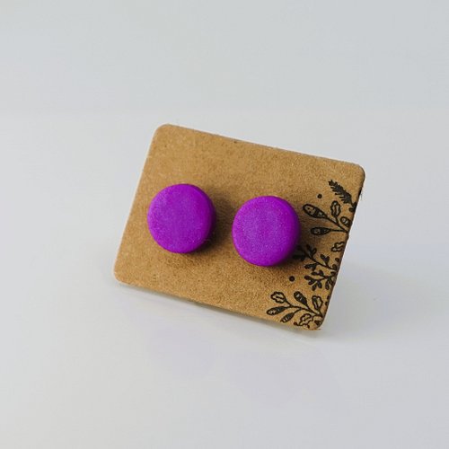 Simples have become a mainstay at Flower Sisters. There are now seven more colors to choose from: purple shimmer, black, dark...