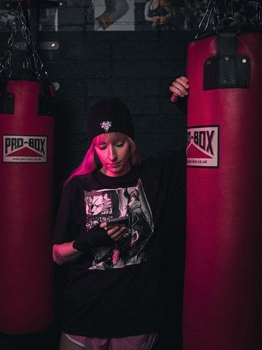 Throwback to our photoshoot for our Crow Entrance Tee 🥊 

Art by: @sirknightbot 
Models: @sudden.mango @hellolawal 
Photograp...