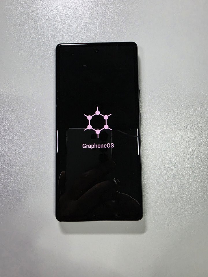 GrapheneOS Degoogled Pixel 7a product image (1)