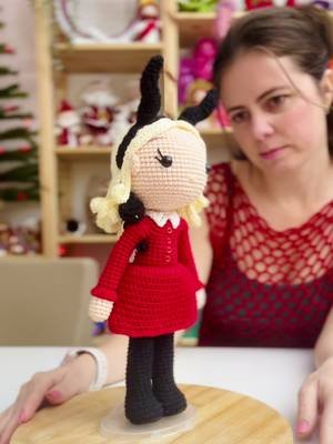 🌙✨ Nuestra versión de amigurumi de Sabrina Spellman.