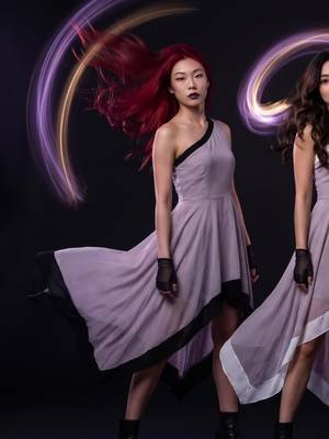 WHAT MOVES FIRST THE BEAT OR THE HAIR? Hair is not following the choreography. Hair is the choreography. 