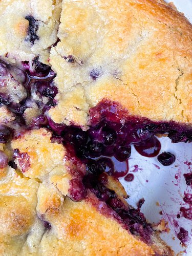 What do I bake for the #4thofjuly? I'm so glad you asked! I make my famous Blueberry Hill Surprise. 🌹🫐 It's so delicious that...