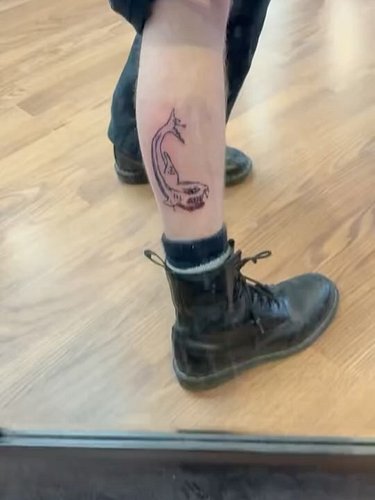 Two things I know: The world needs more tuff guy sailor tats and @6ft.seas fans kinda GO HARD 

Leg: @quinnkellyglazier 

🦈🦈🦈...