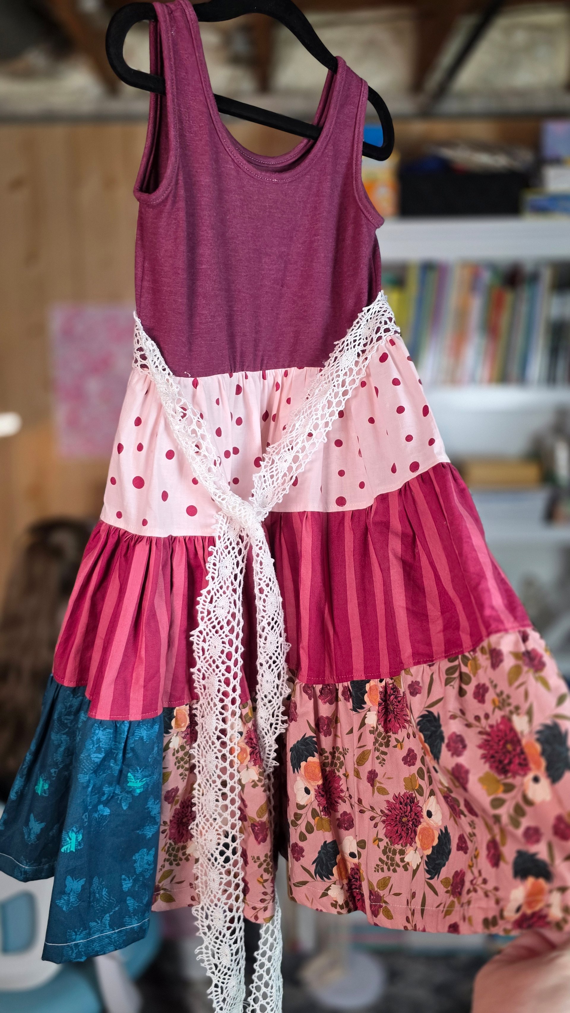 KPEA - Size 6 - GENTLY USED - Fall 3 panel dress product image (3)