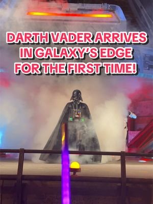 VADER IN GALAXY’S EDGE! #galaxysedge #darthvader #theforce #starwars 