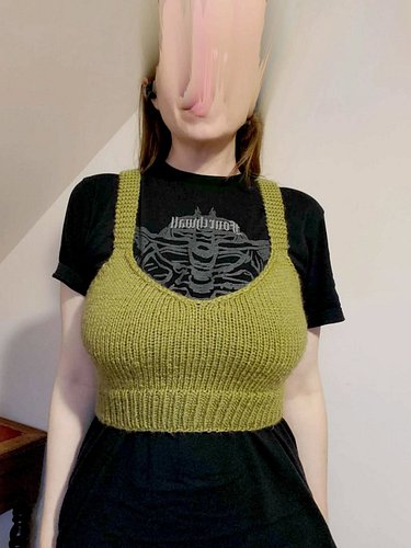 I knitted the *girly knits bra top* by Lauren Riker (you can find the free pattern on Ravelry). I consider myself a confident...