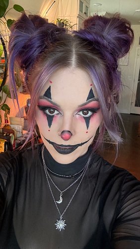 IT’S ALMOST WEEN 🎃 

Ngl this one challenged me but was a whole lot of fun! I love doing this clown makeup look for Halloween...