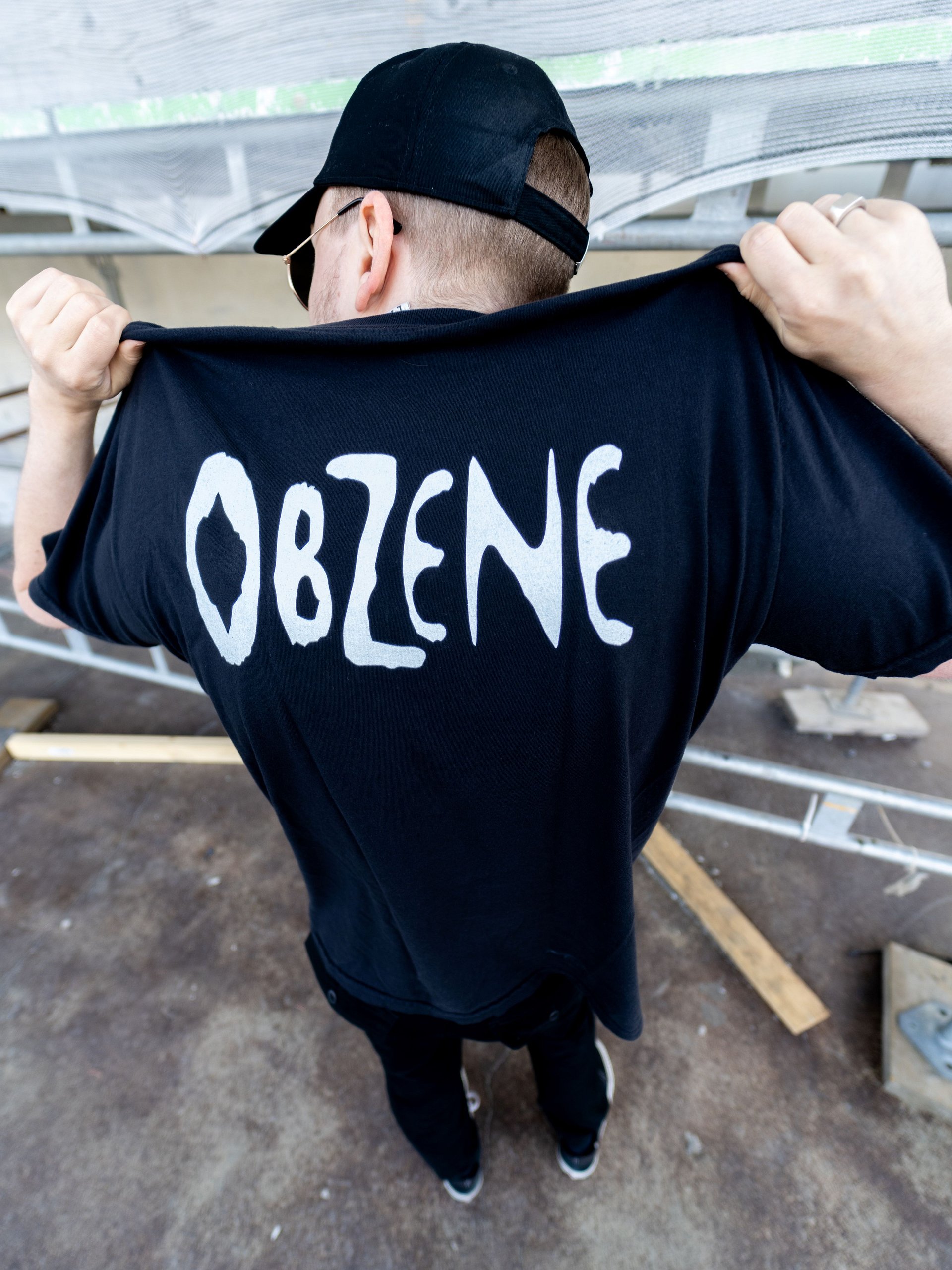 BLACK TEE LEGACY LOGO product image (5)