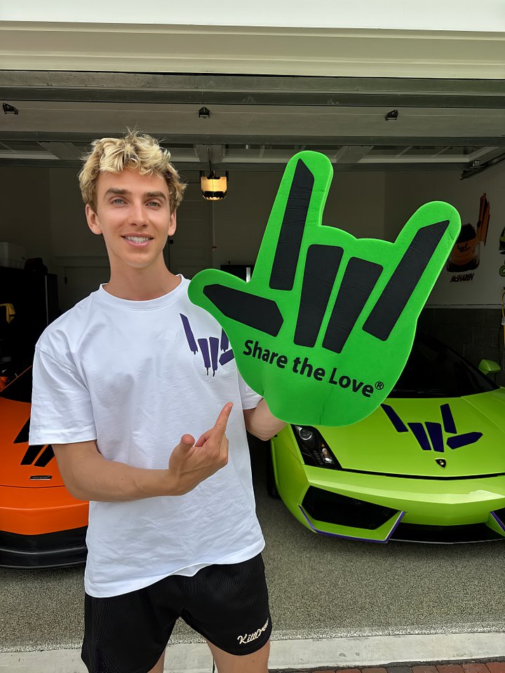 Foam Fingers - Share The Love! product image (1)