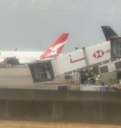 A jetbridge at ground level… not sure that’s going to work for an A380 😂

- - 

#heathrow #aviation #planes #london #airport