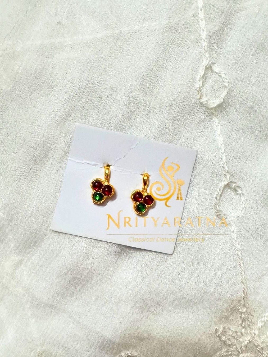 Kemp Stone with Single Green stone- Nose Pin product image (1)