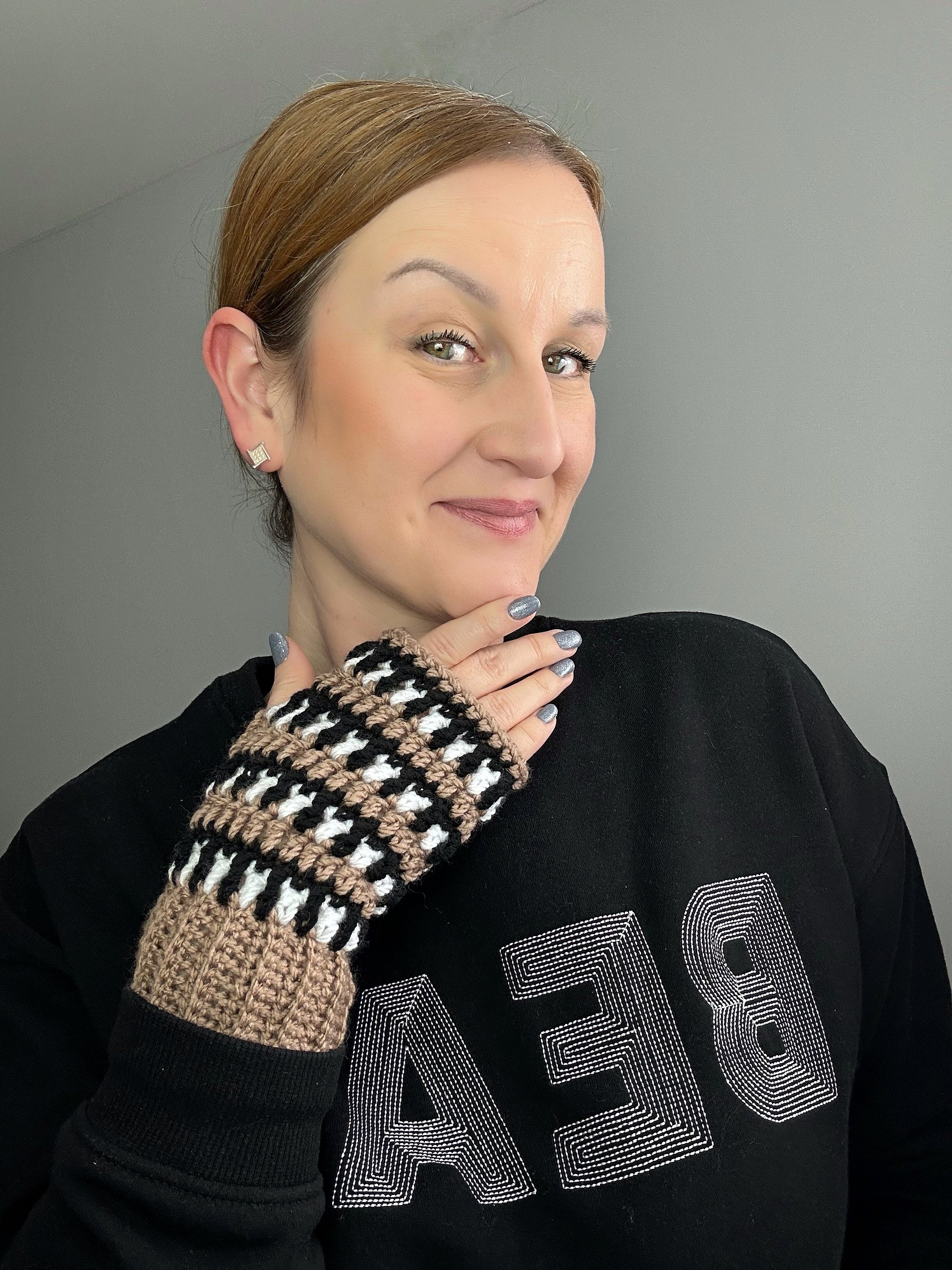 Interlocking Crochet Fingerless Gloves PDF Crochet Pattern product image (2)