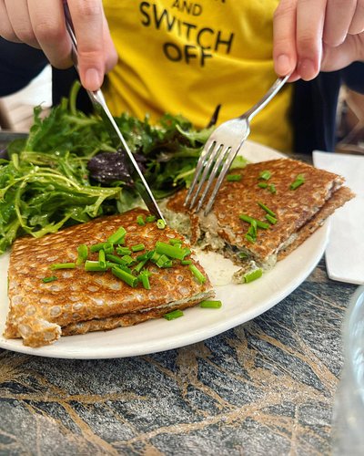 This was the first time I ever tried snail (escargot) Galette 👀 and honestly it tastes like mushroom?? 🤷🏻‍♀️ texture was also...