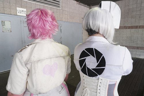 More #denverfanexpo pics!! The first one is actually my fav picture we took- I spent so long painting so many Aperture Scienc...
