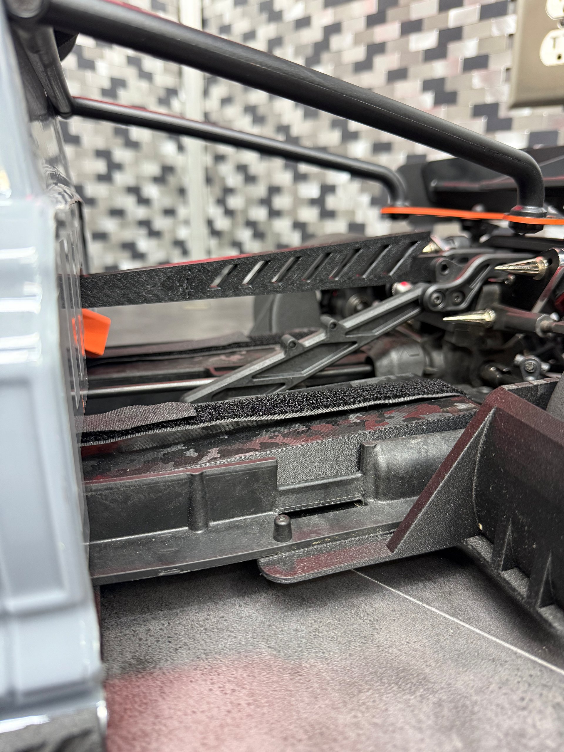 Arrma Infraction/ HALFRACTION center brace. product image (3)
