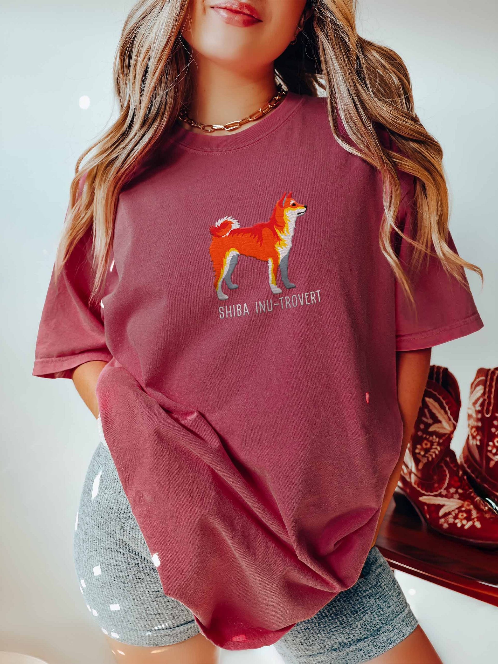 Shiba Inu-trovert T-Shirt(Embroidered) of a Shiba Inu(Red) product image (2)