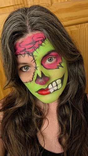 First time trying a full facepaint for streaming and loved it! Gotta learn how to not touch my face after though, lol! 

#str...
