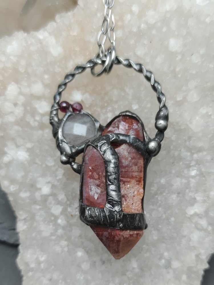 Sorcery Talisman - Red Sanctum Crystal product image (5)