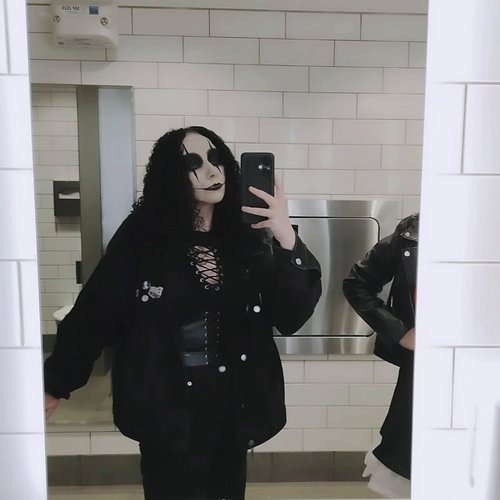 It cant rain all the time🖤

~
~
~
~
~

#alt #alternative #altfashion #alternativefashion #lgbtq #lgbtqia #lgbt #numetal #grun...