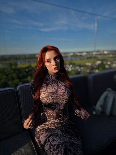 What pictures do you prefer? Outside or inside? 🖤
